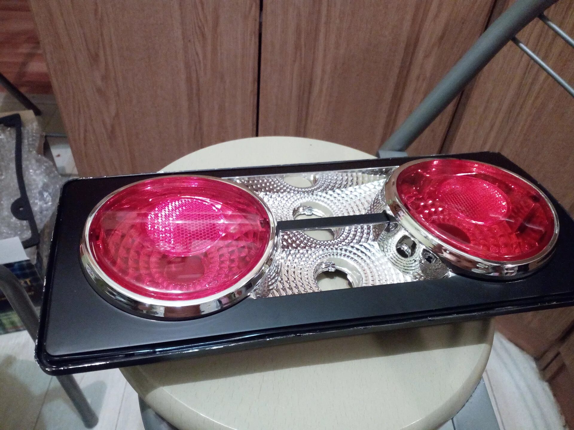 Диоды на задние фонари авео т250. Повторители задних фонарей amos. Задние фонари доработка. Ваз 2115 переделка задних фонарей на патроны. Переделка задних фонарей ваз 2114.