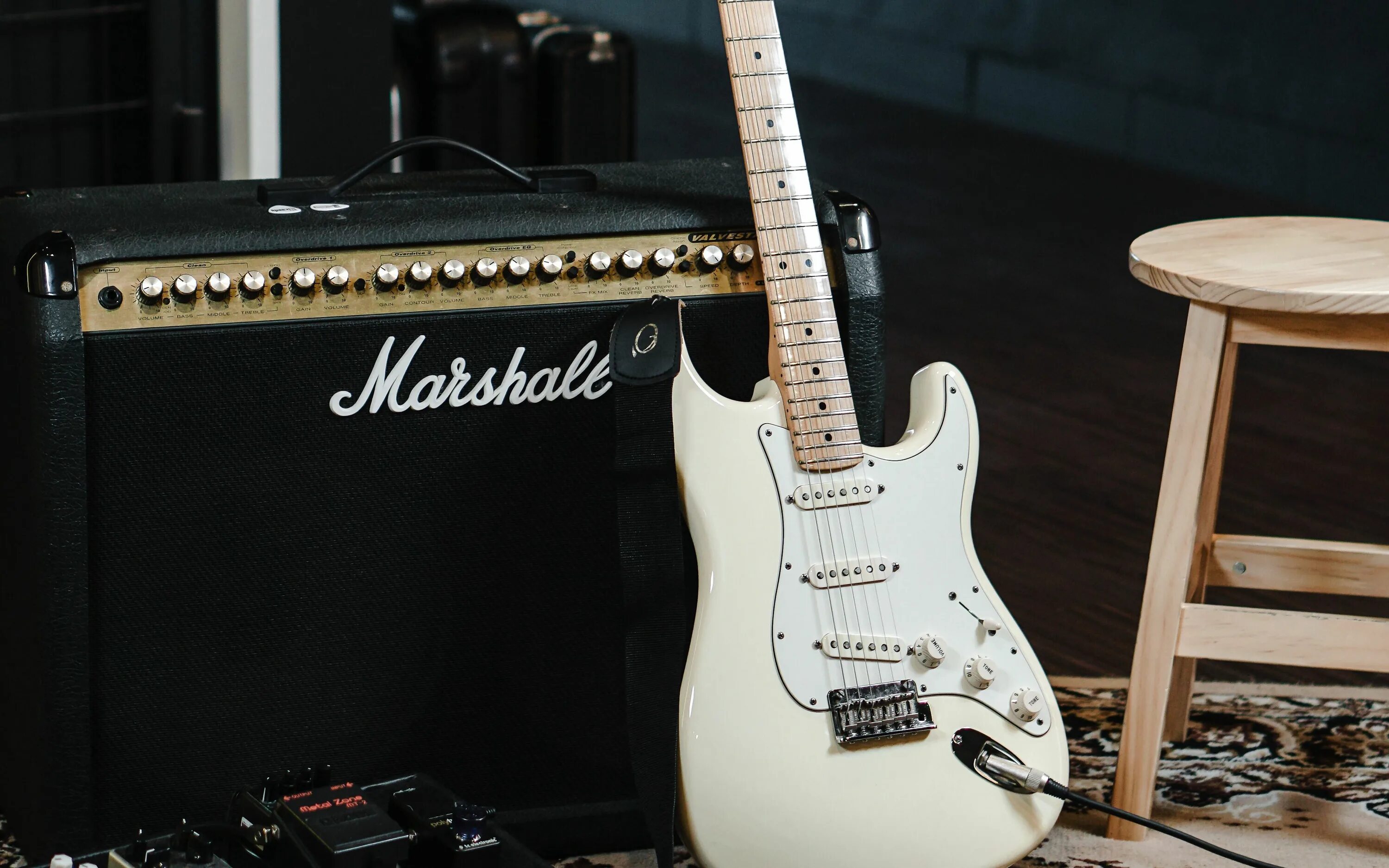 Гитара forester. Yamaha rgx 121. Электрогитара в руках. Guitar hand. Рок гитара.