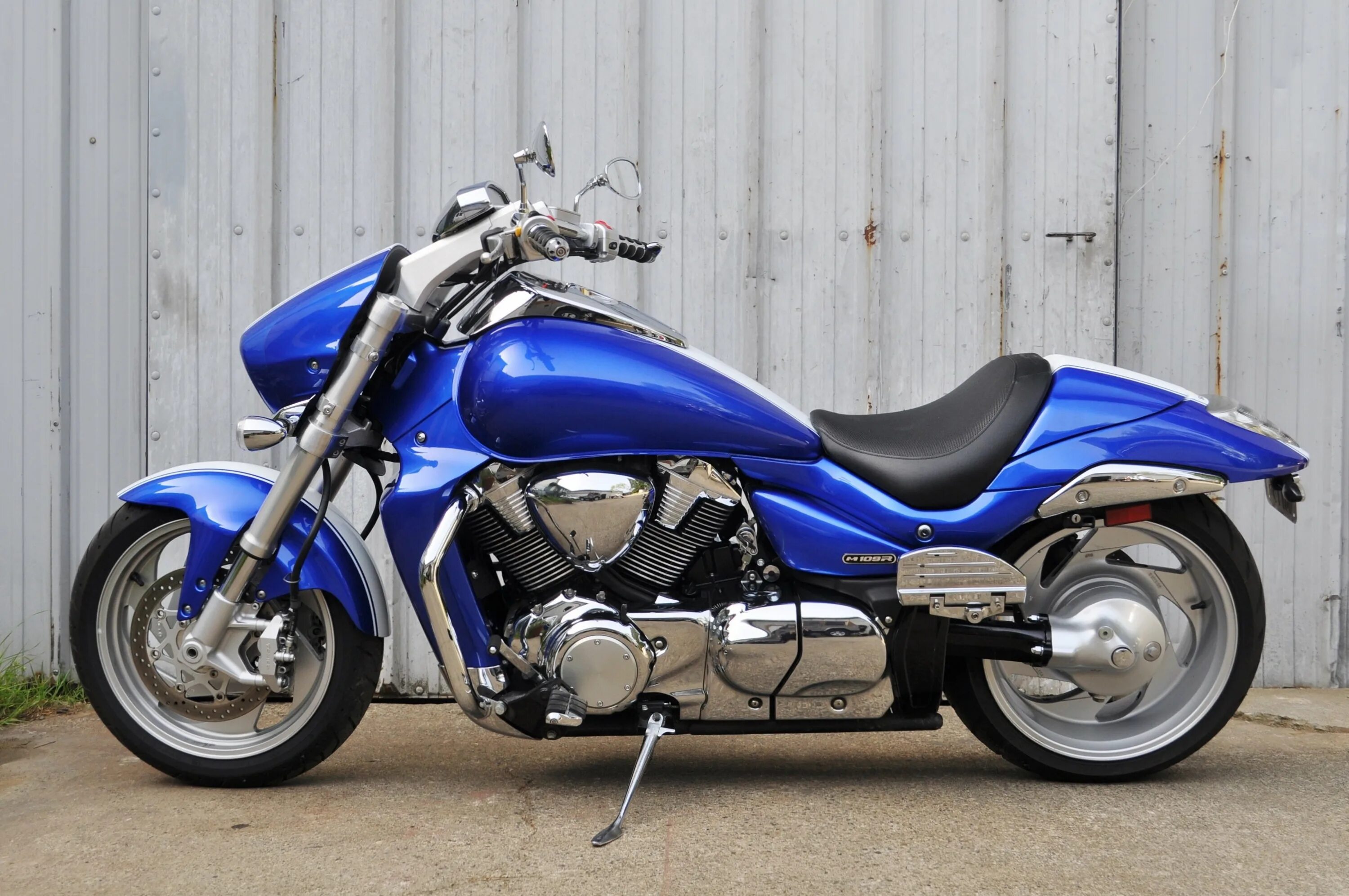 Boulevard vanny. Сузуки булевард м109r. Suzuki Boulevard m109r. Suzuki 109 Boulevard. Сузуки булевард м 109 р.