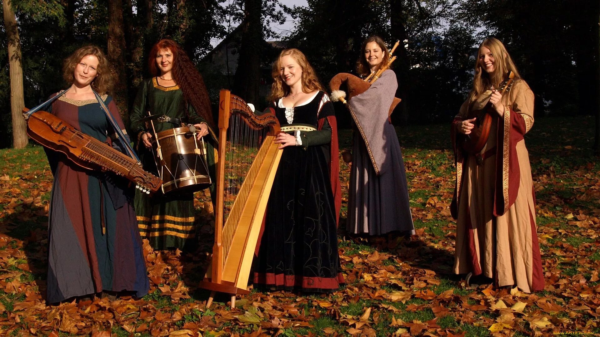 Немецкий фолк слушать. Немецкие трио название. Немецкая фолк группа faun. Die irrlichter группа. Немецкий фолк слушать.