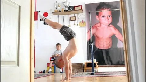 В каком строе играют