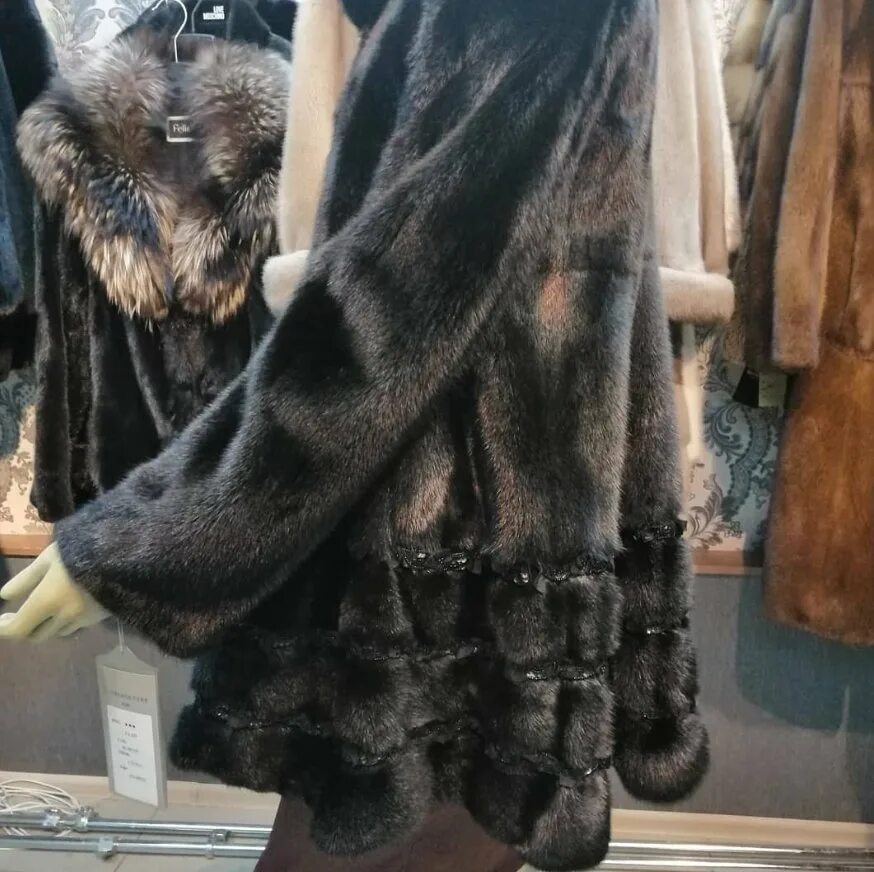 Скупка шуб в москве деньги сразу. Ломбарды шуб в москве. Комиссионные магазины меховых шуб. Продать шубу в спб деньги сразу. Серова 20 омск комиссионные магазины шуб.