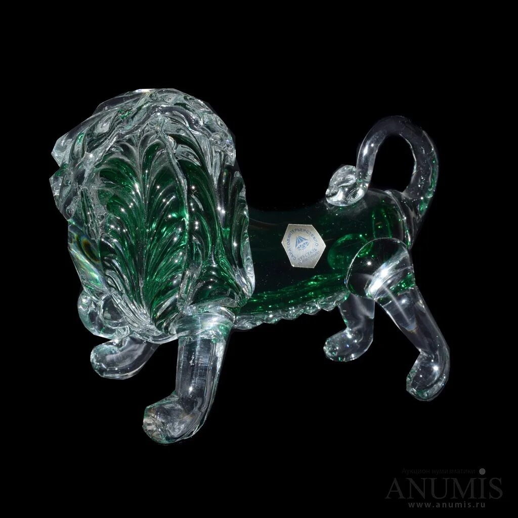 Хрустальный лев фигурка. Хрустальный лев. Lalique лев фигура. Лев в прозрачном камне. Хрусталь скульптура льва.
