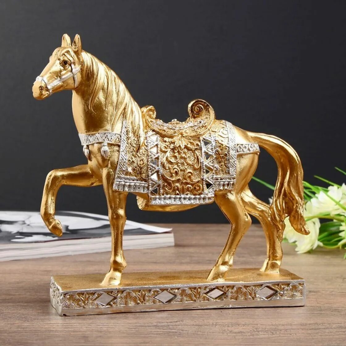 Золотые фигурки. Сувенир лошадь. Статуэтка "конь". Сувенир ''лошадка''. Золотая статуэтка.