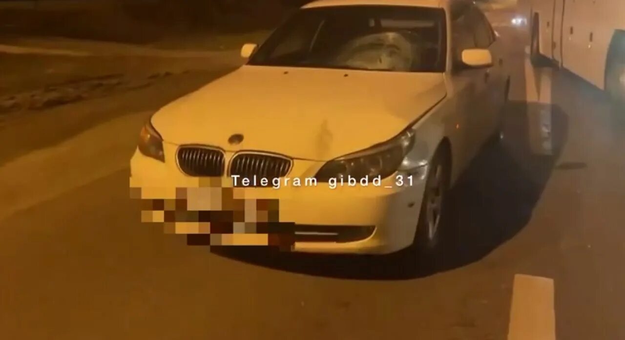 Старый оскол дтп бмв. Бмв 5 старая. мужик в иномарке.