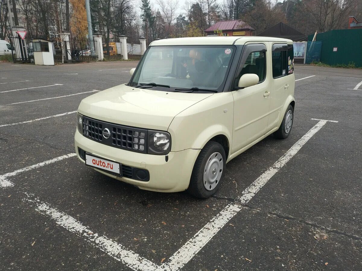 Nissan cube 1998. Ниссан куб z10. Ниссан куб 2002 года фото. Бежевый куб. Nissan cube z11.