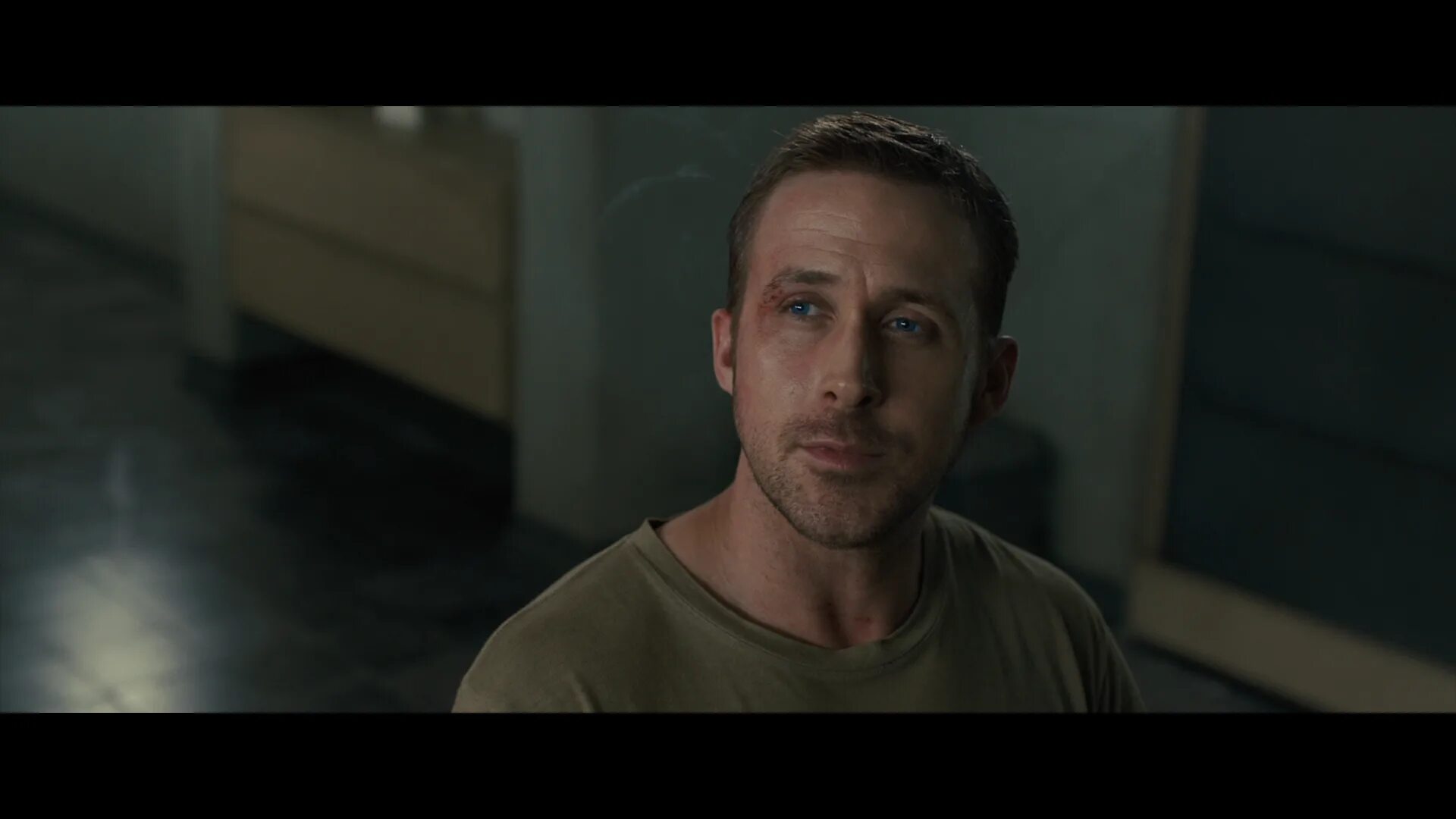 Бегущий по лезвию 2049 райан гослинг и харрисон форд. Бегущий человек 2049. Райан гослинг blade runner. Ридли скотт бегущий по лезвию 2049. Райан гослинг блейд раннер.