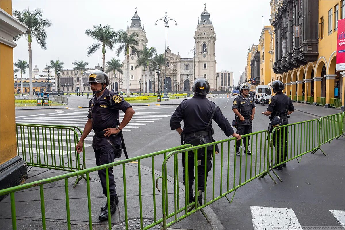 Насколько сегодня. Прогулка Лимы. Лима Перу девушка полиция. Захват японского посольства в Лиме. Лима оста.