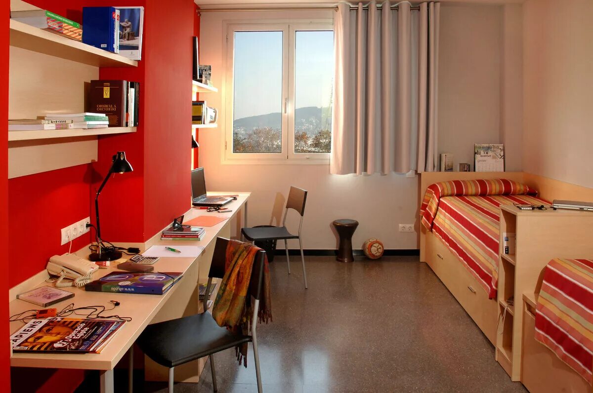 Комната студента. Современное общежитие для студентов. Комната в общежитии. Интерьер общежития.