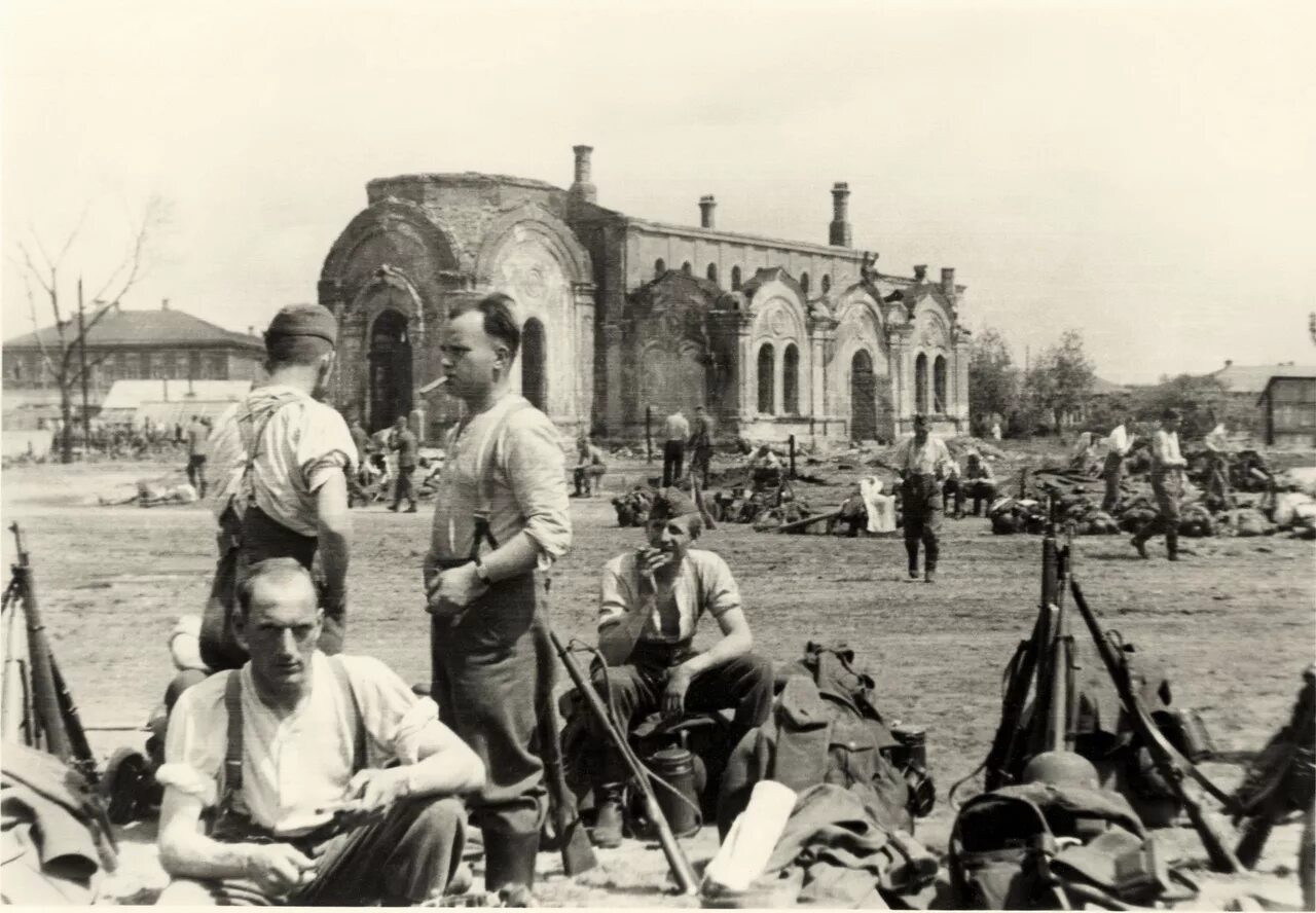 Оккупация брянска. Оккупация брянска. Оккупация брянска. Церковь воскресения христова в брянске фото. Брянск 1941 1943.