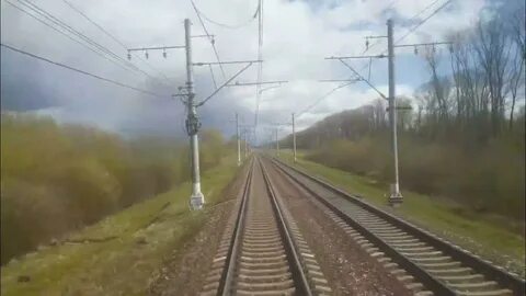 Поезд набирая скорость