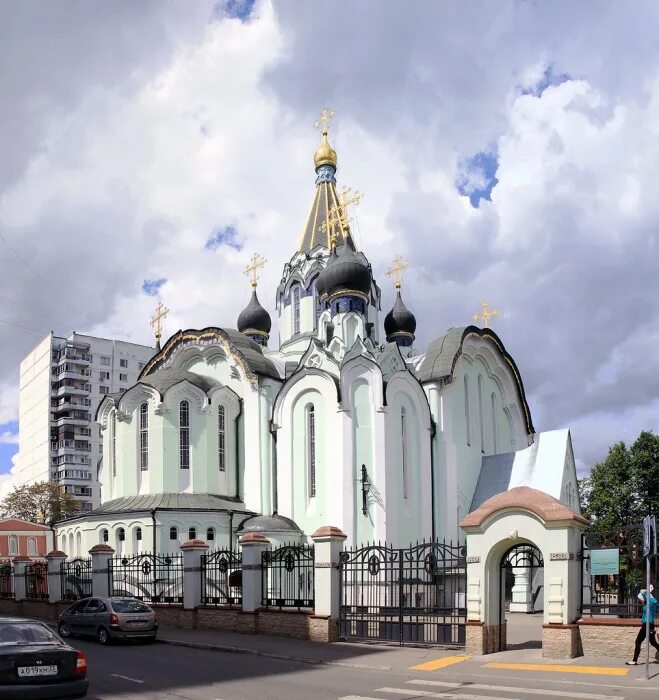 Церковь возле метро. Церковь в сокольниках у метро. храм воскресения христова в сокольниках, москва. храм воскресения христова в сокольниках иконы. храм воскресенье в москве.