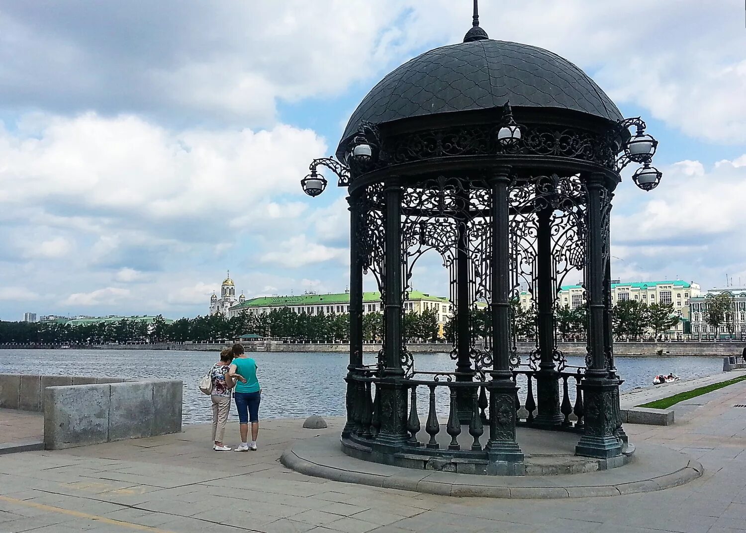 Беседки на набережной. Ротонда Сочи. Сочи Ротонда на набережной. Беседка в Рыбинске на набережной. Беседка на набережной Ярославль.