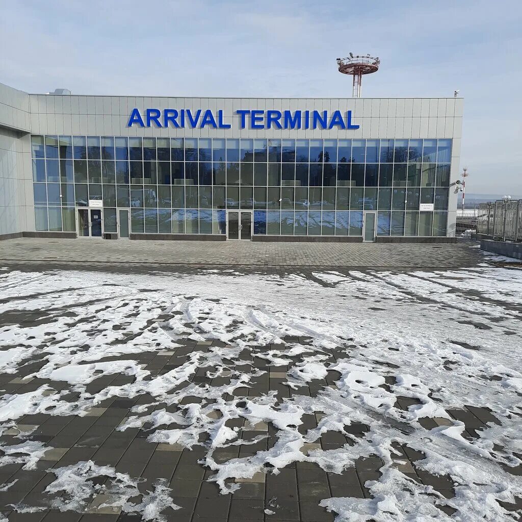Аэропорт минеральные воды  армения. Мин воды аэропорт площадь. Аэропорт минеральные воды зимой. Прогноз погоды в минеральных водах аэропорт. Автостанция около аэропорта минеральные воды.