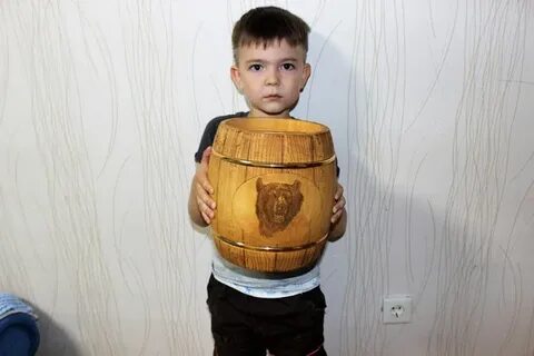 Ребенок в бочке