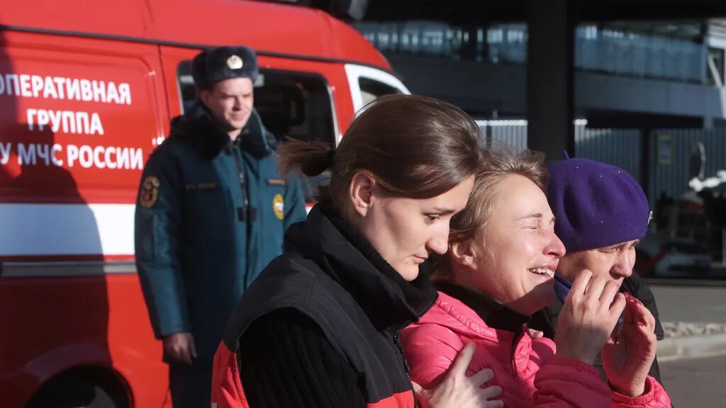 Психологическая помощь после теракта. Психологическая помощь при ЧС. Психолог МЧС. Психологическая помощь пострадавшим в ЧС. Экстренная психологическая помощь.