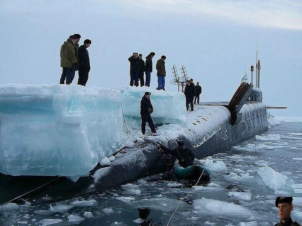 Лед всплывает в воде. Проект 941 акула всплытие во льдах. Подводная лодка акула всплытие. Подводная лодка БДРМ во льдах. Подводная лодка БДРМ 667 во льдах Арктики.