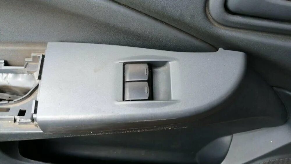 Блок управления стеклоподъемниками ниссан альмера классик b10. Блок управления стеклоподъемников almera classic. Ниссан альмера джи 15 блок управления стеклоподъемниками. Блок стеклоподъемников альмера классик. Блок управления стеклоподъемниками ниссан альмера.