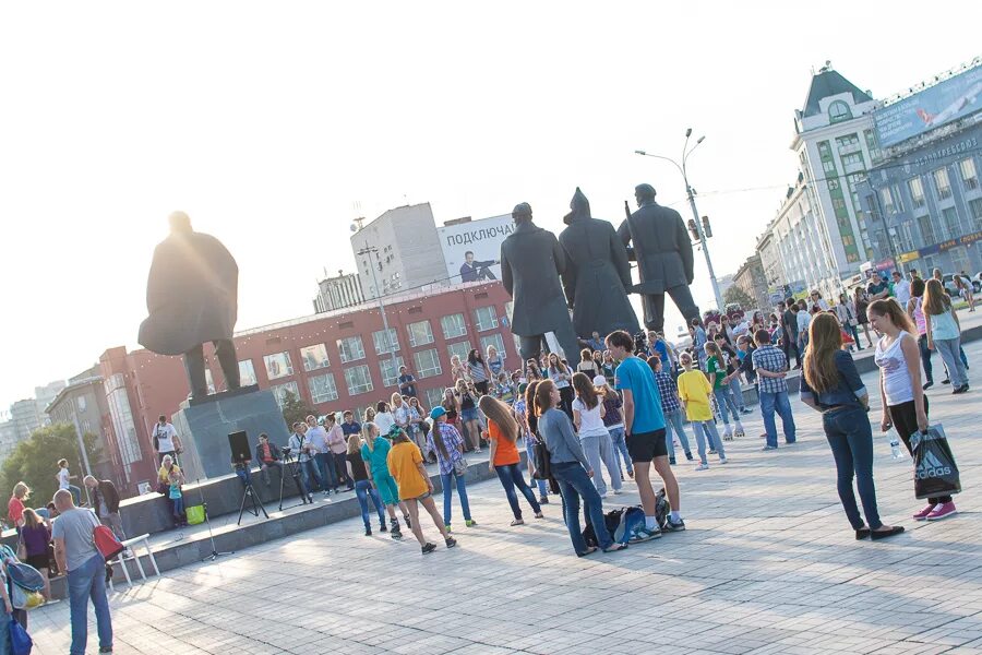 2000 года жители. Новосибирск люди. Городские жители. Жители Новосибирска. Новосибирск улицы люди.