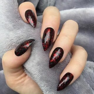 Красно черный миндаль