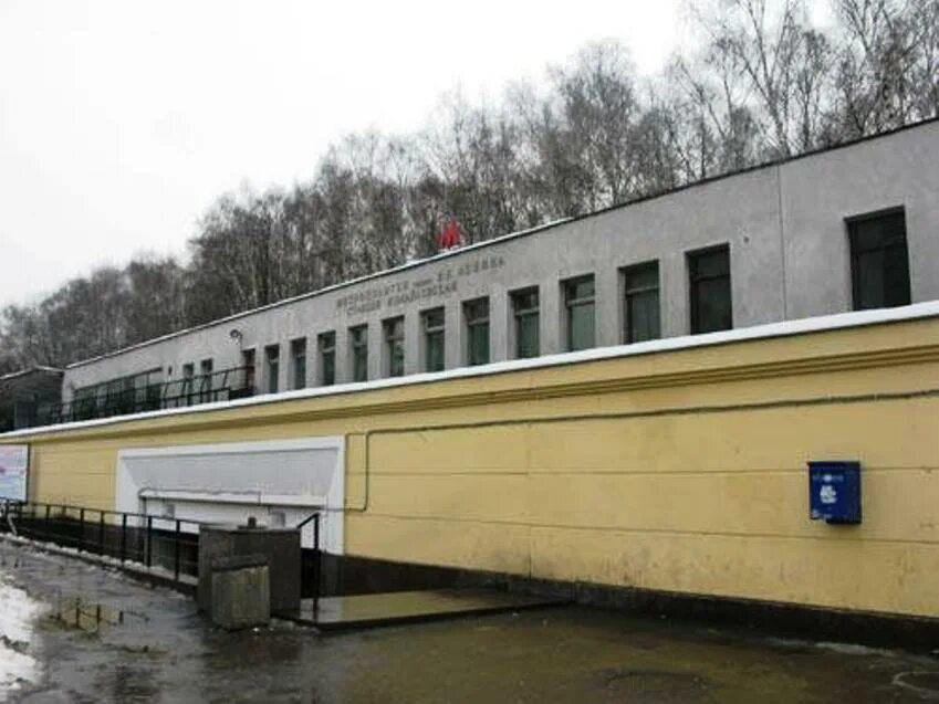 Измайловская закрыта. Станция метро измайловский парк. Станция измайловская москва. Вестибюль станции измайловская. Станция измайловская москва.