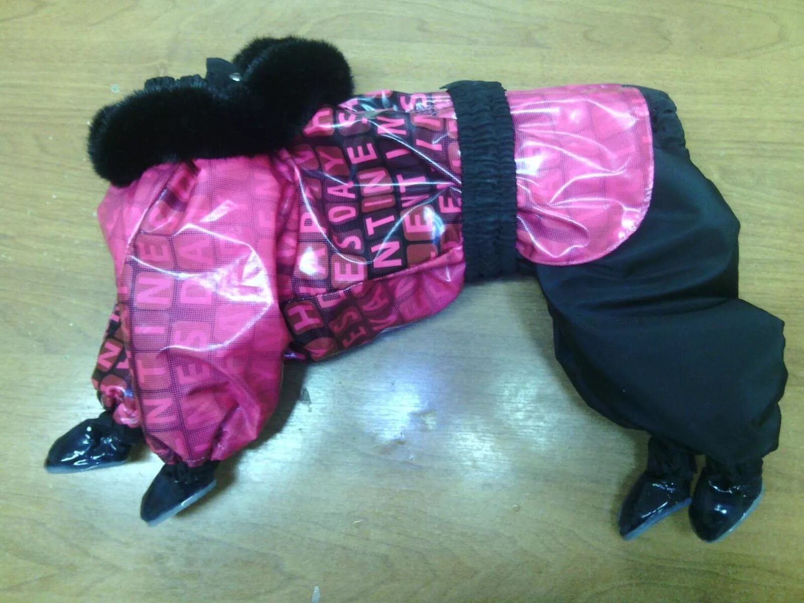 Комбинезон для собак. Комбинезон с сапожками для собак. Комбинезон для собак с закрытыми лапами. Комбинезон ringo для собак. Закрытый комбинезон для собак.