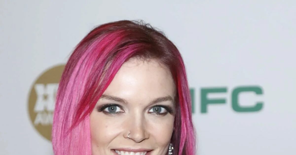 Фото анны белл. Фото анны белл. Anna bell на кровати. Anna bell селфи. Anna bell peaks в платье.