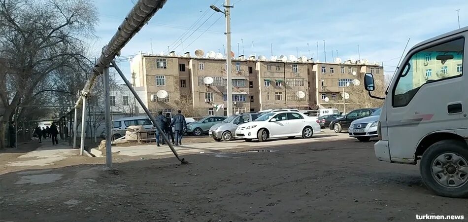 Погода в дашогузе на 10. Автомобили на спецстоянке. Население Дашогуза. Бай базар Дашогуз пожар. Туркменские машины.