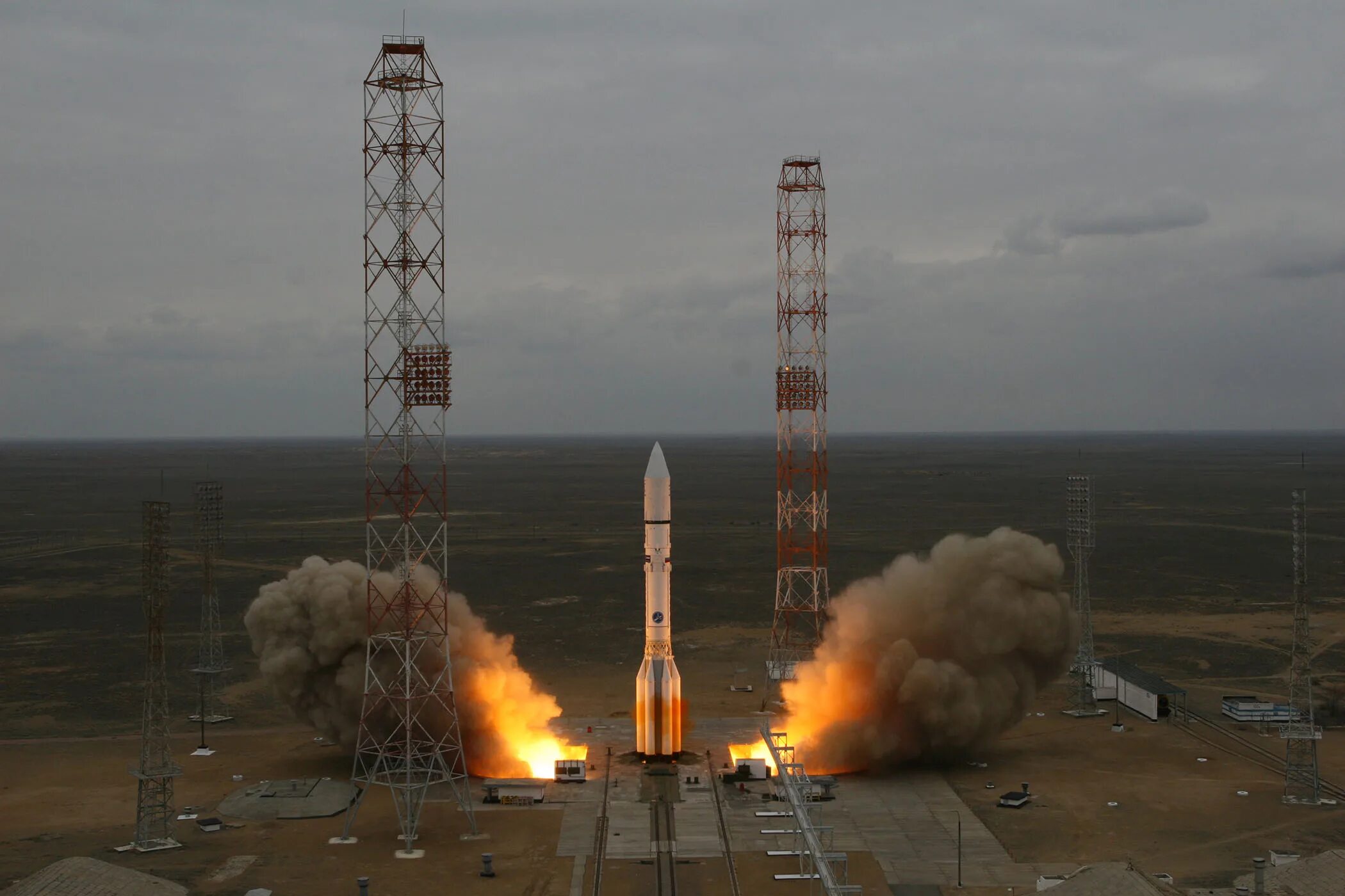 Запуск ракеты в казахстане. Казахстан байконур космодром. запуск ракеты с космодрома байконур. стартовая площадка космодрома байконур. старт ракеты с байконура.