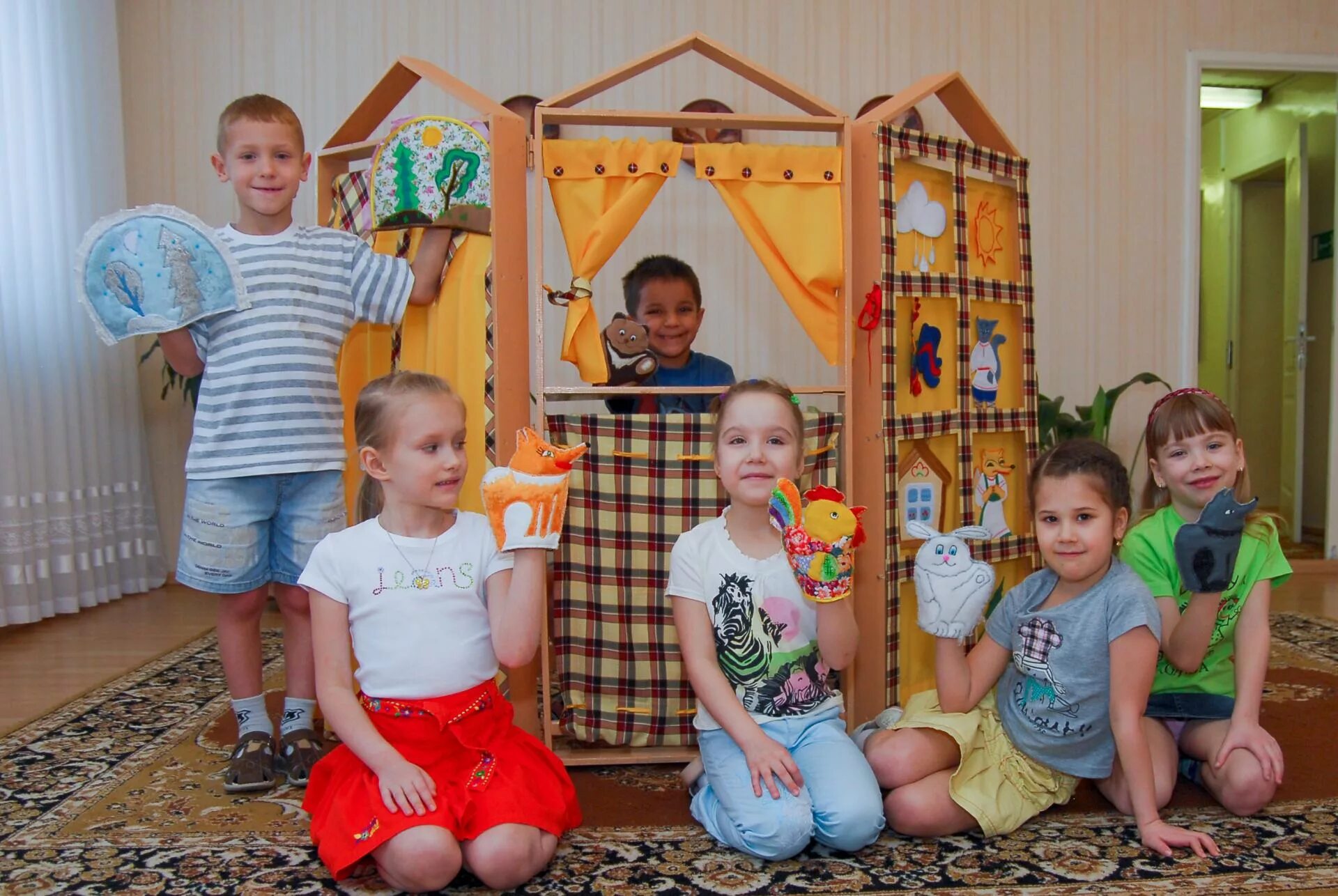 Играем в театр в детском саду. Театр для детей в детском саду. дети и театр в доу. сад для дошкольников. старшие дошкольники в группе.