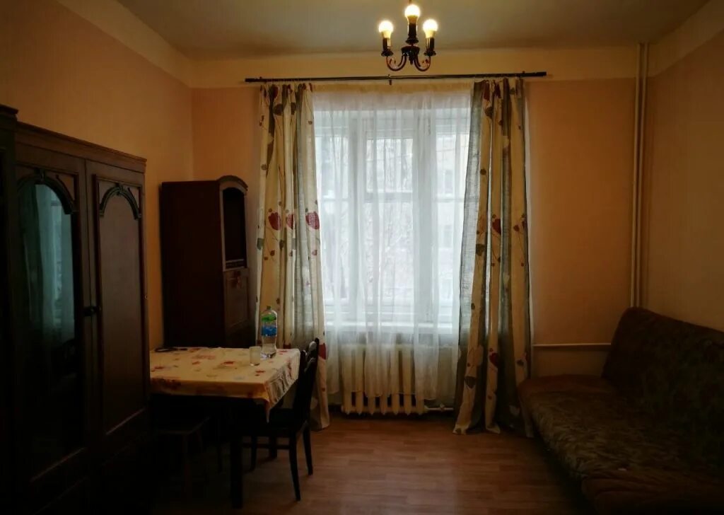 Снять комнату коммуналку от хозяина москва. Комната в коммунальной квартире москва. фото комнаты в коммунальной квартире. комната в коммуналке в москве. съема комнаты в коммуналке.