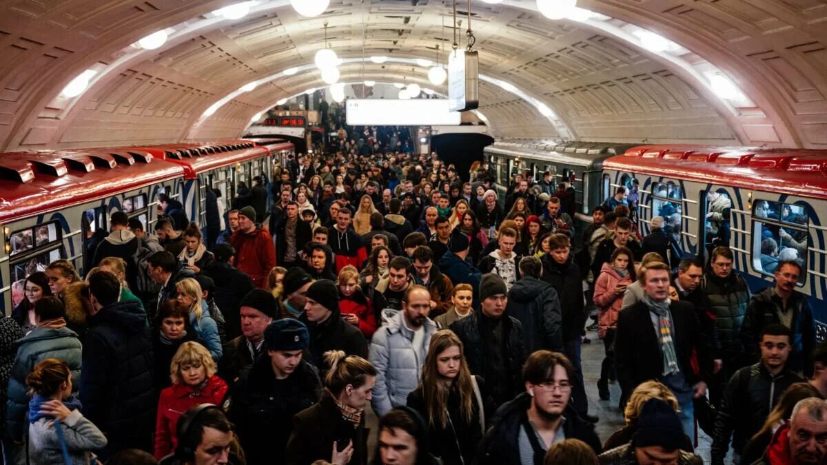 Много ли народа в метро