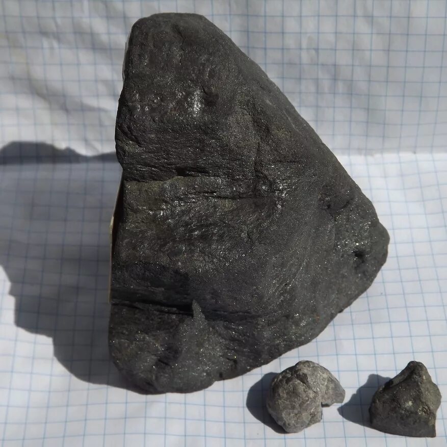 Метеорит 72. Метеорит с золотом. Метеорит в челябинском краеведческом музее. Norton county (метеорит). Метеорит альенде.