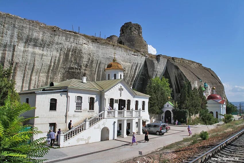 Крымский инкерман. Инкерманский Свято-Климентовский пещерный монастырь. Инкерманский Свято-Климентовский монастырь Севастополь. Севастополь инкерманский пещерный монастырь. Климентовский мужской монастырь в Инкермане.