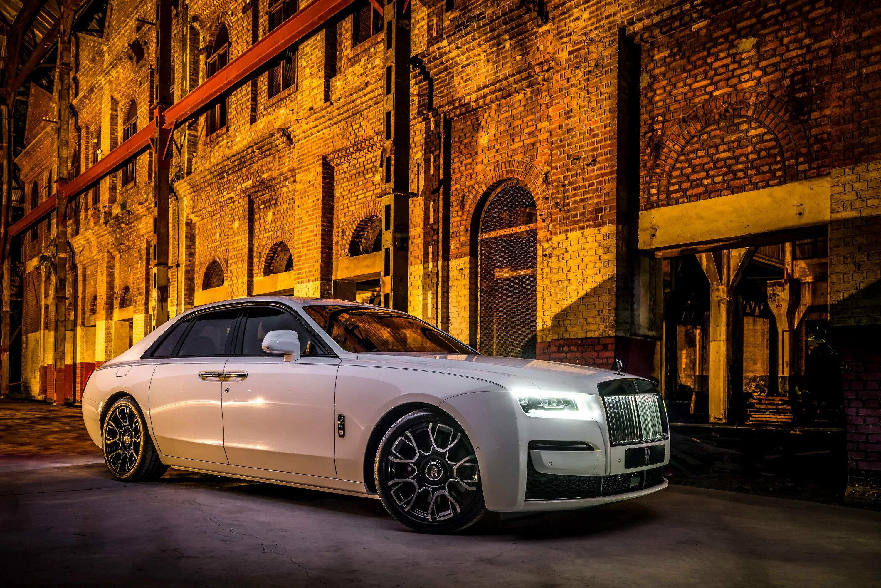 Rolls Royce Ghost 2022. Rolls Royce Ghost 2022 Black. Rolls-Royce › Ghost 2022 черный. Rolls Royce Ghost Black badge 2022. Найками роллс