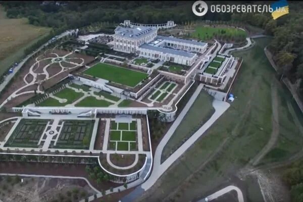 Особняк сергея шойгу на рублёвке. Ротенберг особняк рублевка. Усадьба ротенбергов в жуковке. Усадьба ротенбергов в жуковке. Вот хаус усть косюк.
