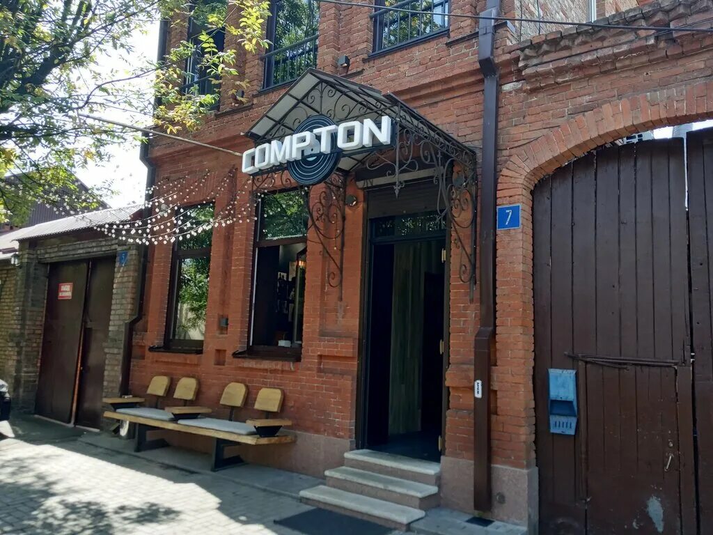 Кофейни владикавказ. Кофейни владикавказ. Кофейни владикавказ. Ресторан сопрано владикавказ. Ресторан внутри.