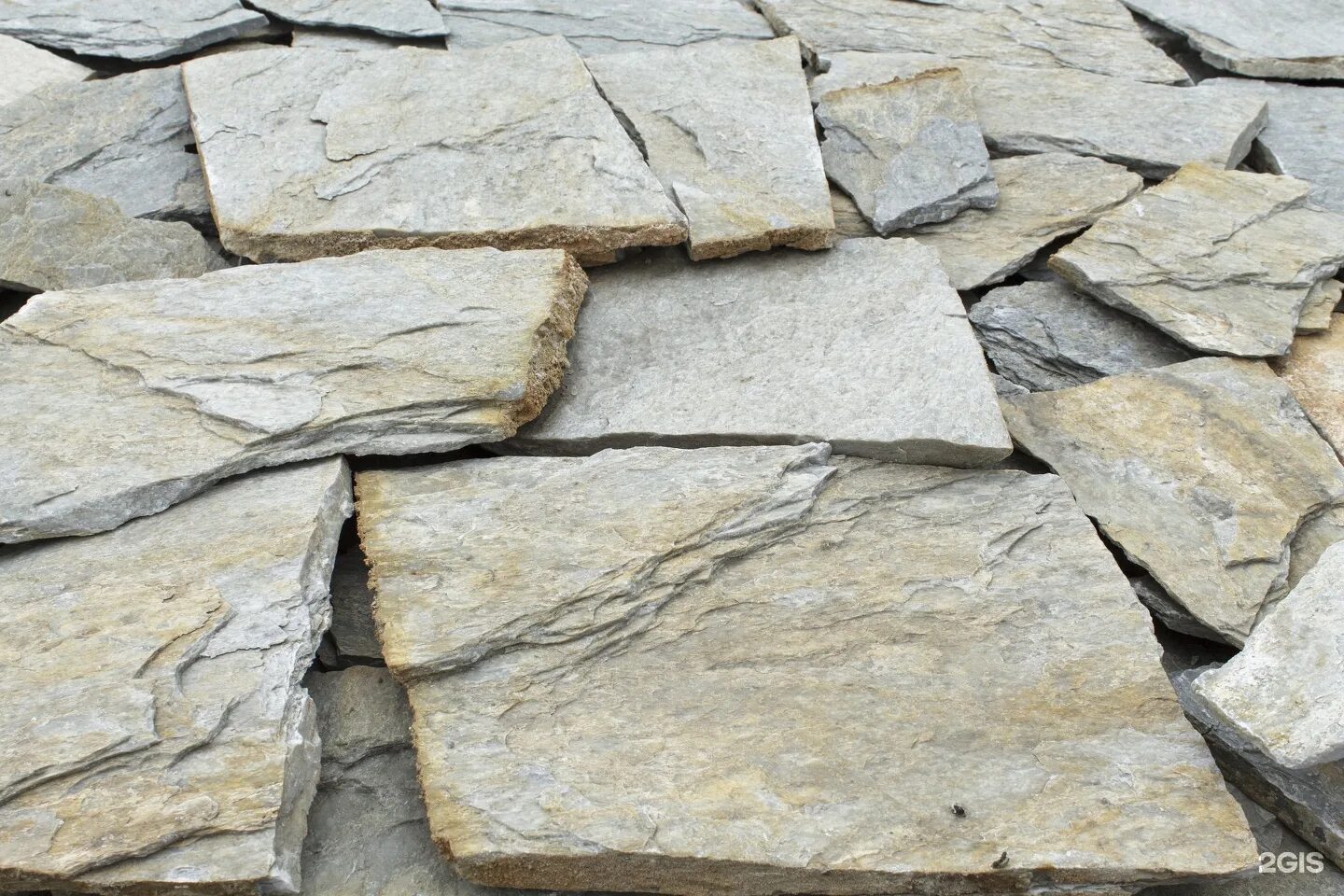 Природный камень фирма. Природный камень. Строительный камень. Камень строительный материал. Природные каменные материалы.
