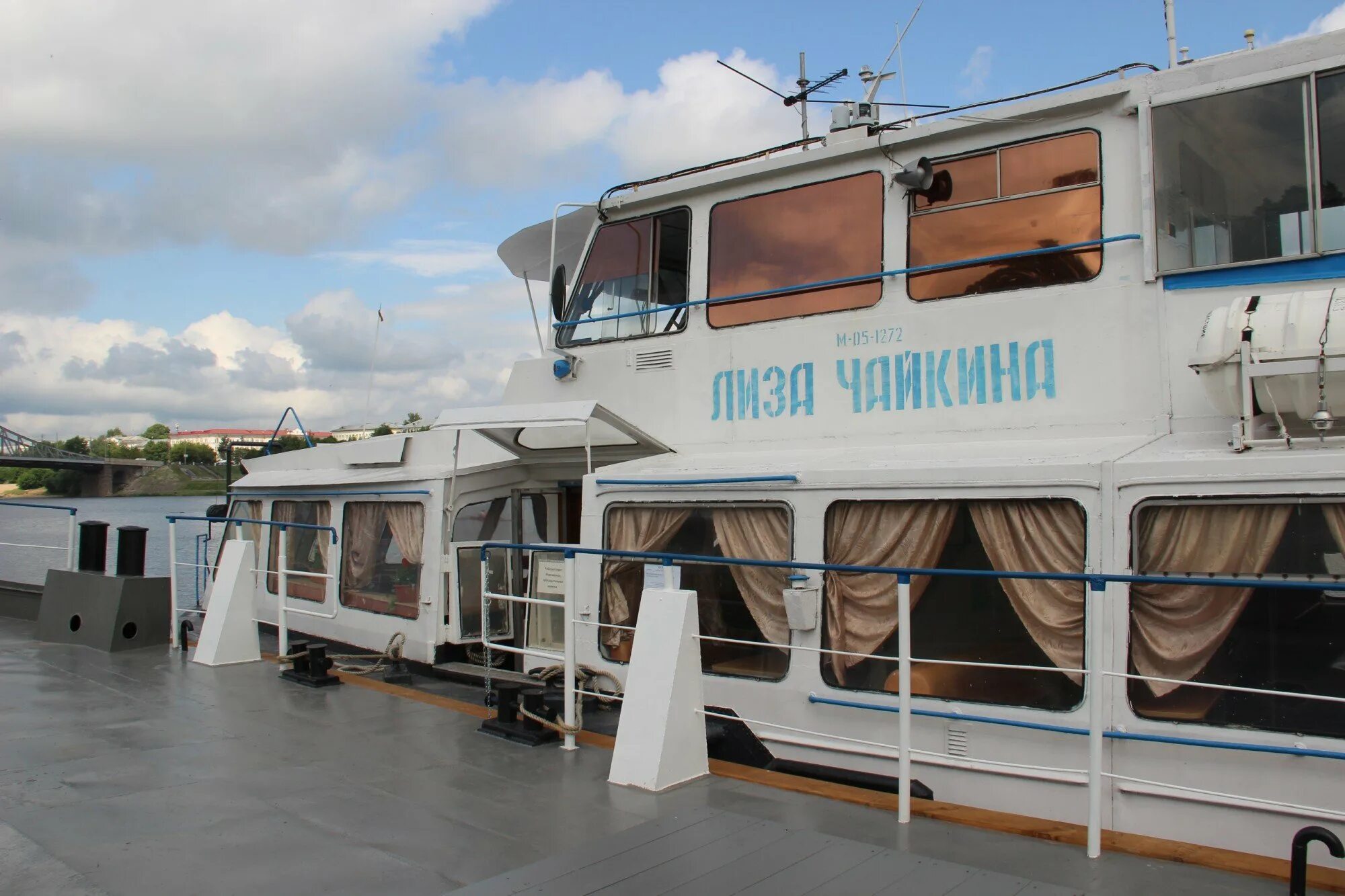 Теплоход бийск колпашево. Теплоход быстрый. Бийский речной порт. Теплоход стремительный. Пароход буксир астрахань.