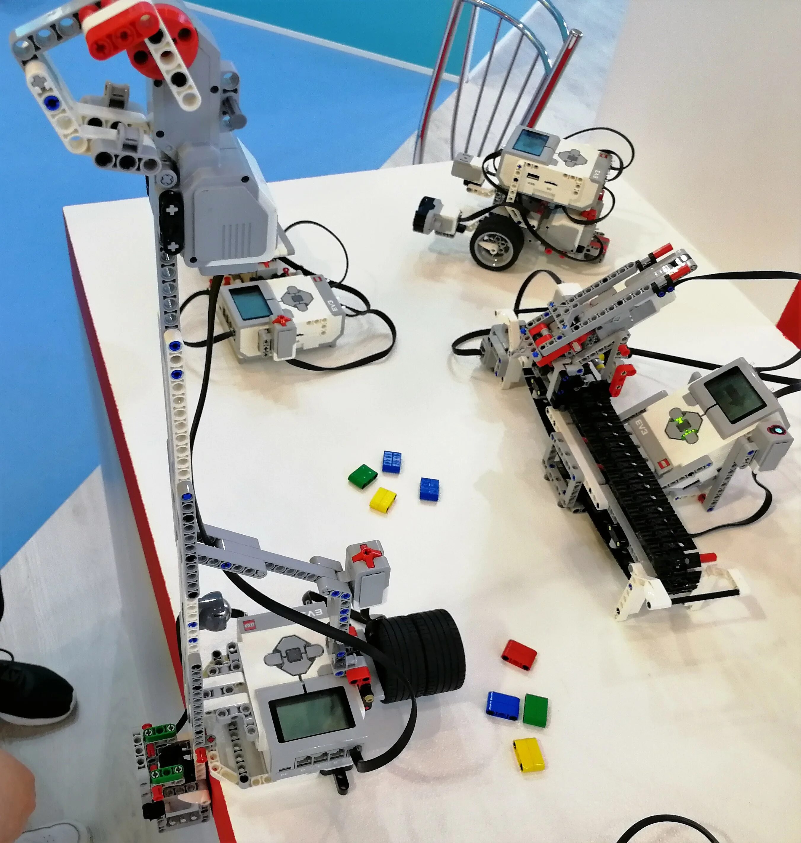 мини-робот. специальная робототехника. мобильный робототехнический комплекс мрк-27. модуль гусеницы ultimate robot kit. специальная робототехника.