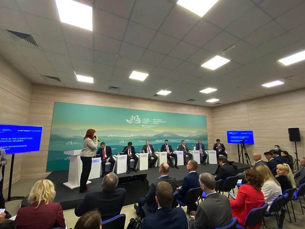 Трансграничная территория. ВЭФ 2022. Восточно-экономический форум 2022 аэропорт. Инвестиции и инвестиционный климат в России 2022.