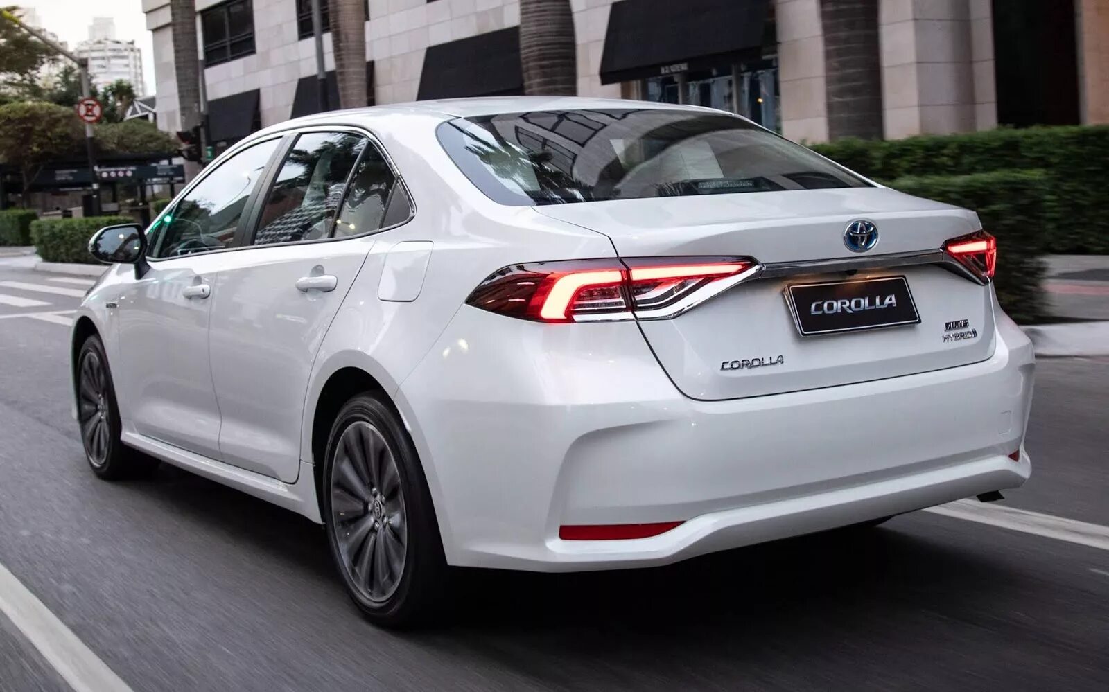 Toyota corolla e210 2018-. Тойота королла гибрид седан 2020. Тойота королла 2020. Тойота авенсис 2021 2022. Nissan teana 2020.