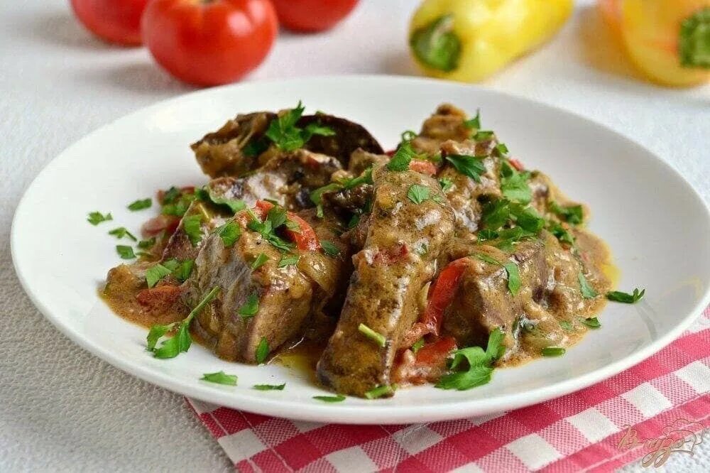 печень говяжья в соевом соусе. куриная печень тушеная в сметане. говяжья печень с горчицей. печень, жареная с горчицей. гуляш из куриной печени с подливкой.