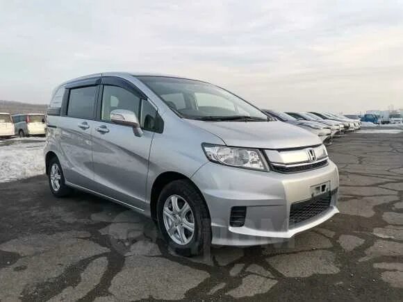 Хонда Фрид Спайк 15. Хонда freed Spike 2015. Honda Фрид Спайк Premium White. Honda freed Spaik 2015 синий.