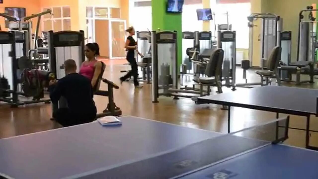 Фитнес залы екатеринбург. Up fitness железнодорожный. Тренажер для груди в тренажерном зале. Пойдем займемся спортом. Фитнес 42 кемерово.