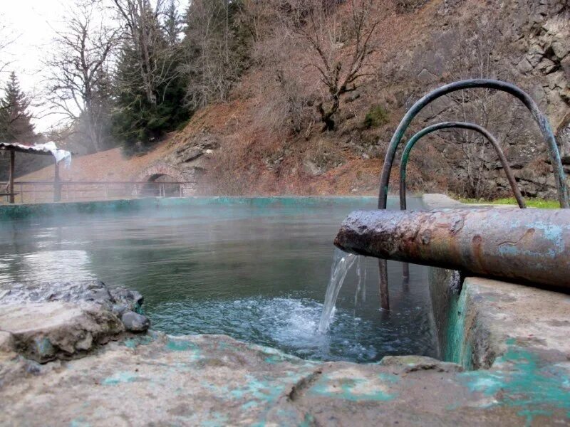 Боржоми Грузия вода. Боржоми минеральная вода источник. Минеральный источник Боржоми. Боржоми Минеральные воды Родник. Источники минеральной воды боржоми