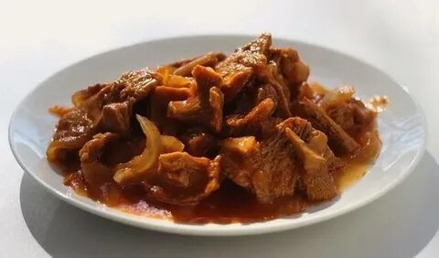 Лисички в томатном соусе