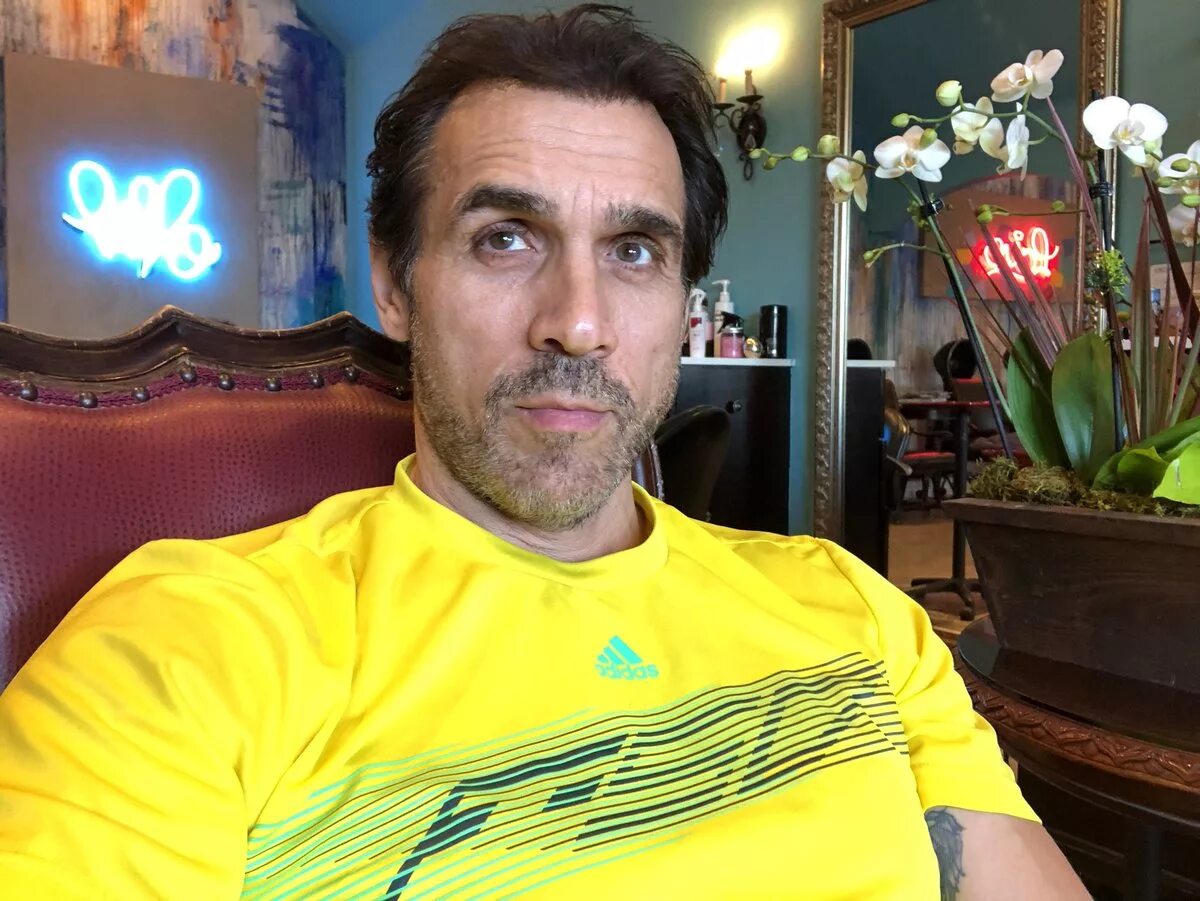 Сегодня пол 10. Деревянный пол. Модный ламинат 2022. Полы в квартире. Пол дерево.