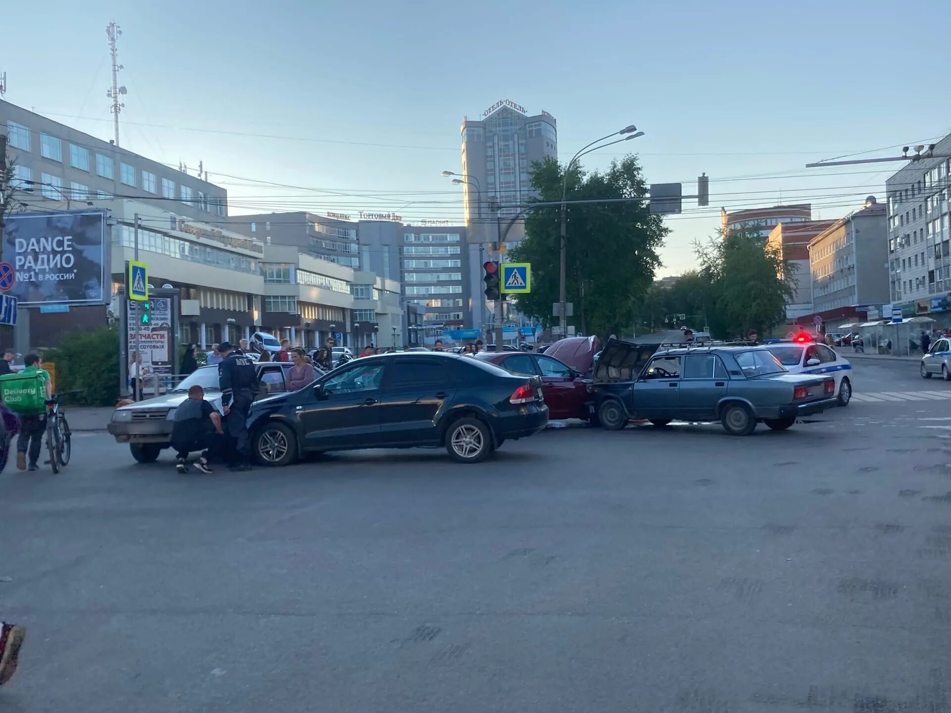 Бнкоми происшествия сыктывкар. Аварии на перекрестках какие в рейтинге аварий. БНКОМИ происшествия сегодня.