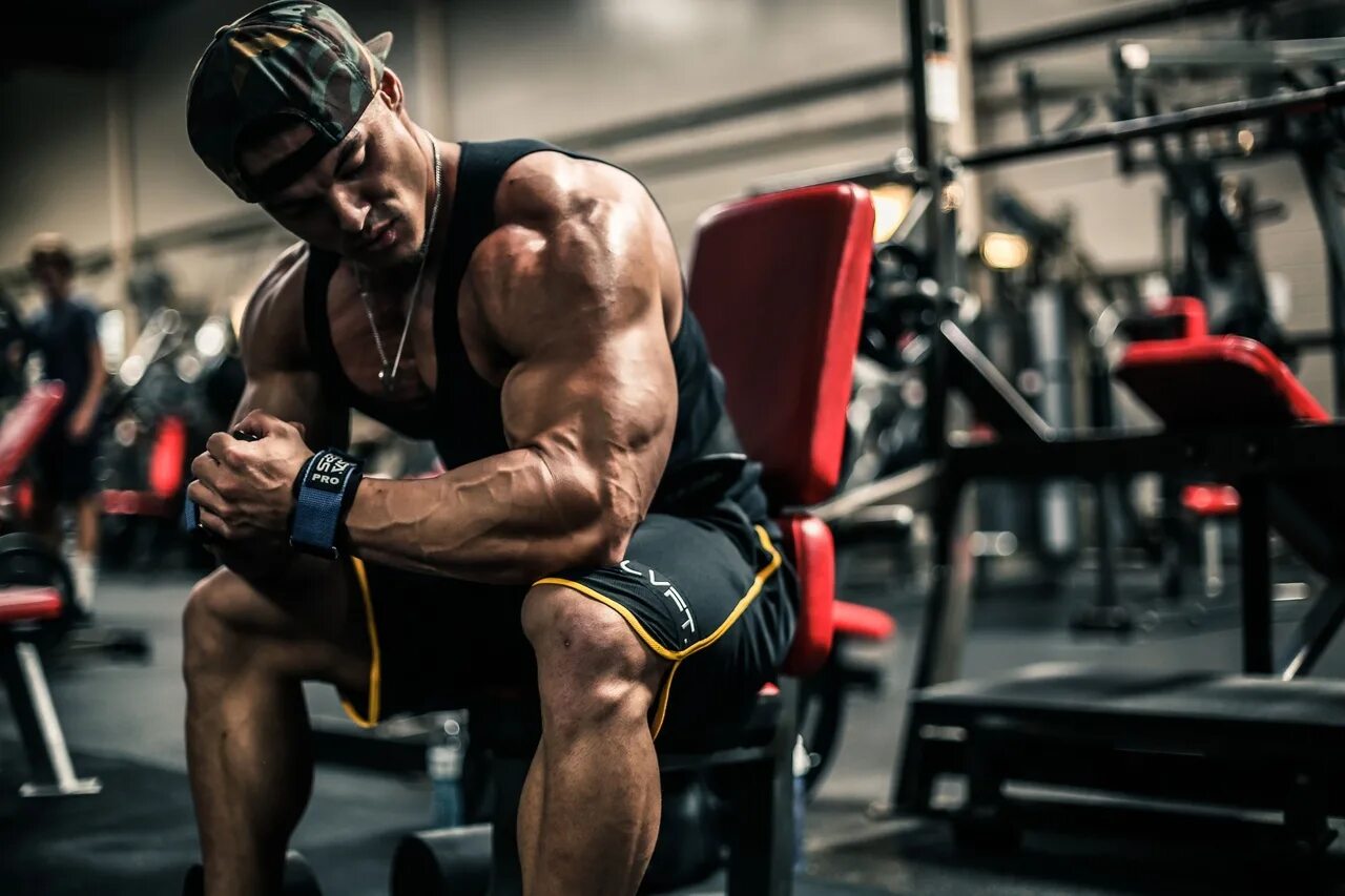 Музыкальная тренировка. Фитнес спортсмены. Дуэйн джонсон тренировки 2020. Дуэйн джонсон тренажерный зал. Музыка для тренировок хорошая мотивация.